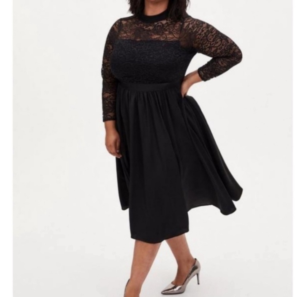Black torrid dress. bMWT. 🐈‍⬛ non smoker. Bought and just don’t fit right.